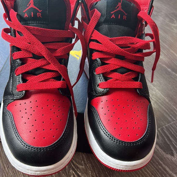 Air Jordan 1 mid 5Y (same as 6.5W). Black/Fire red/white. Never worn. - Picture 4 of 8